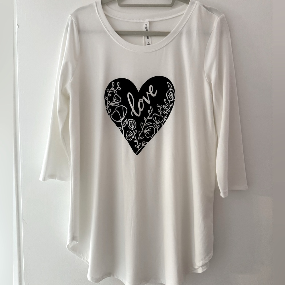 Women’s 3/4 sleeve white oversized shirt with heart detail on front size large